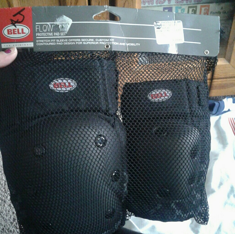 Knee and elbow pads